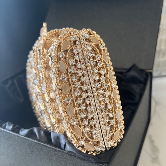 Gold Crystal Stone Clutch with Long Chain ✨✨HP✨✨ - Picture 8 of 16